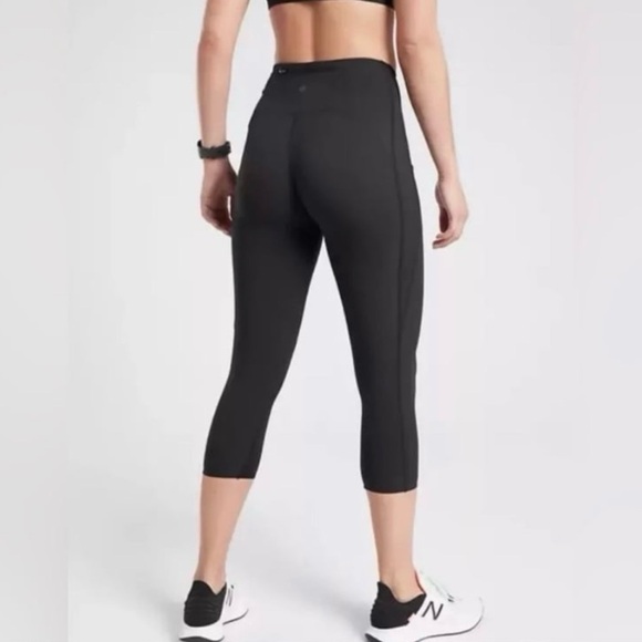 Athleta Ultimate Dobby Black Mesh Capri Size Medium - Picture 2 of 12